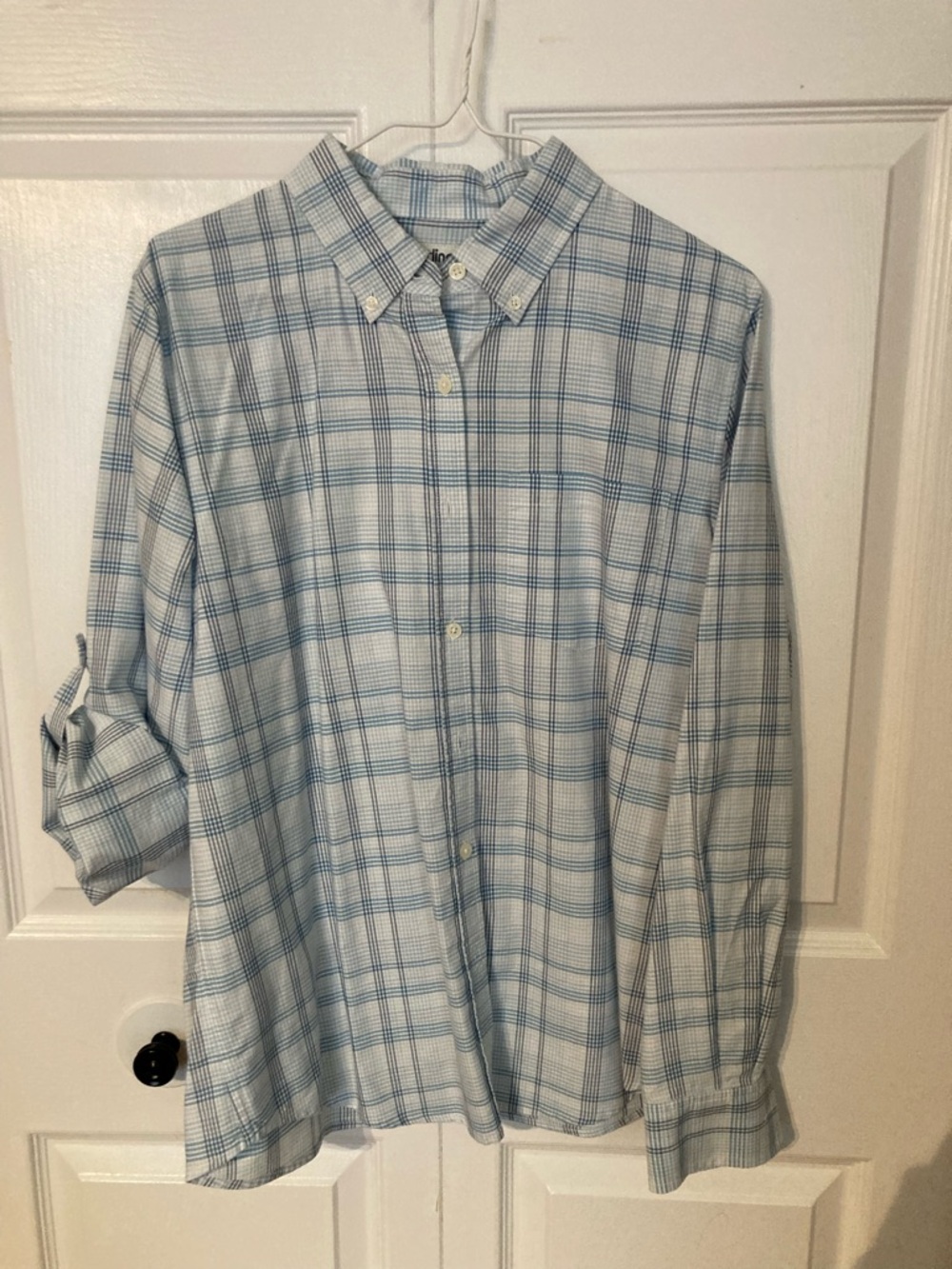 Classic Women’s Long-Sleeve Blue Plaid Button-Down Shirt 👚